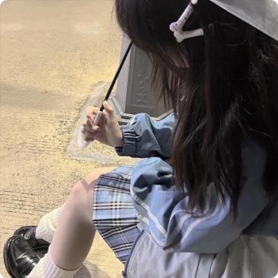 魕